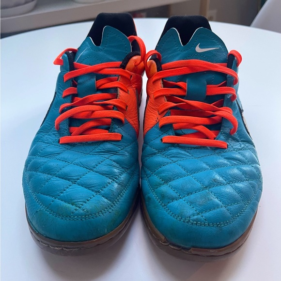 Nike Men’s Tiempo indoor soccer shoe - Picture 2 of 5